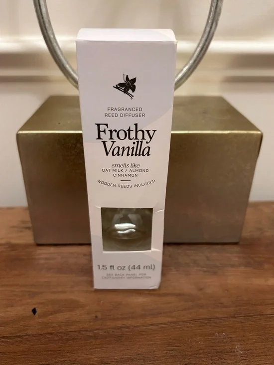 Frothy Vanilla Fragranced Reed Diffuser - Picture 4 of 5